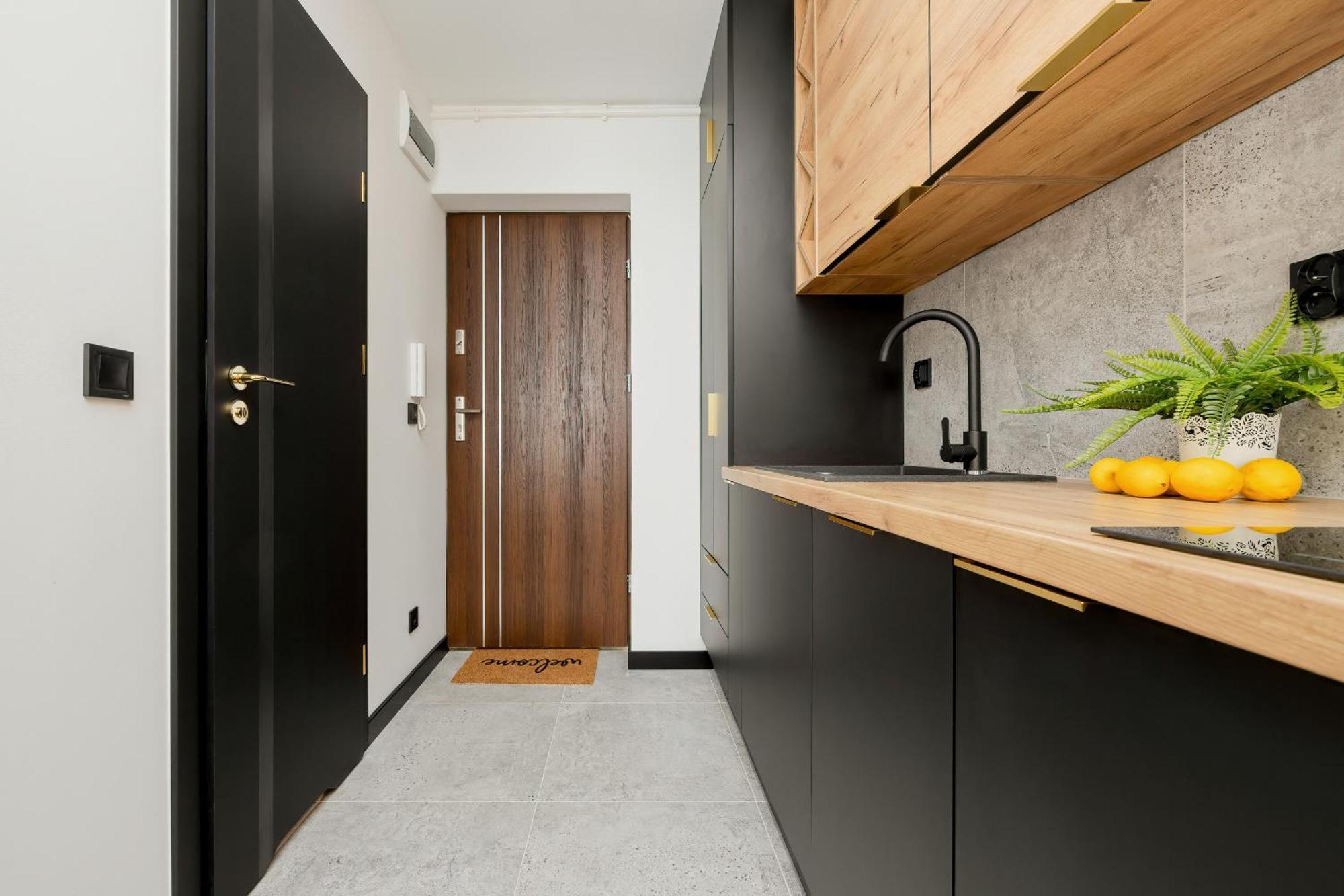 Modern Black & Wooden Apartment Warsaw Near The Airport By Noclegi Renters Kültér fotó